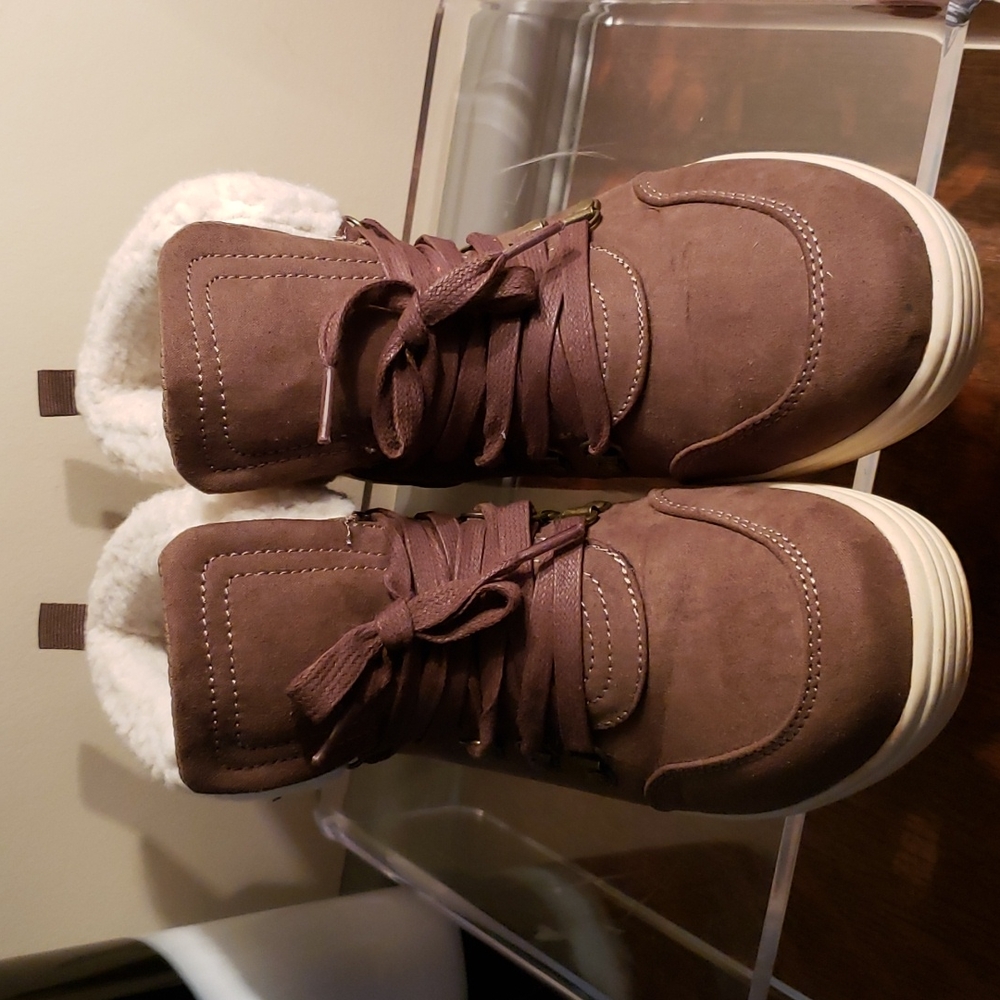 True Craft lace up booties 8M